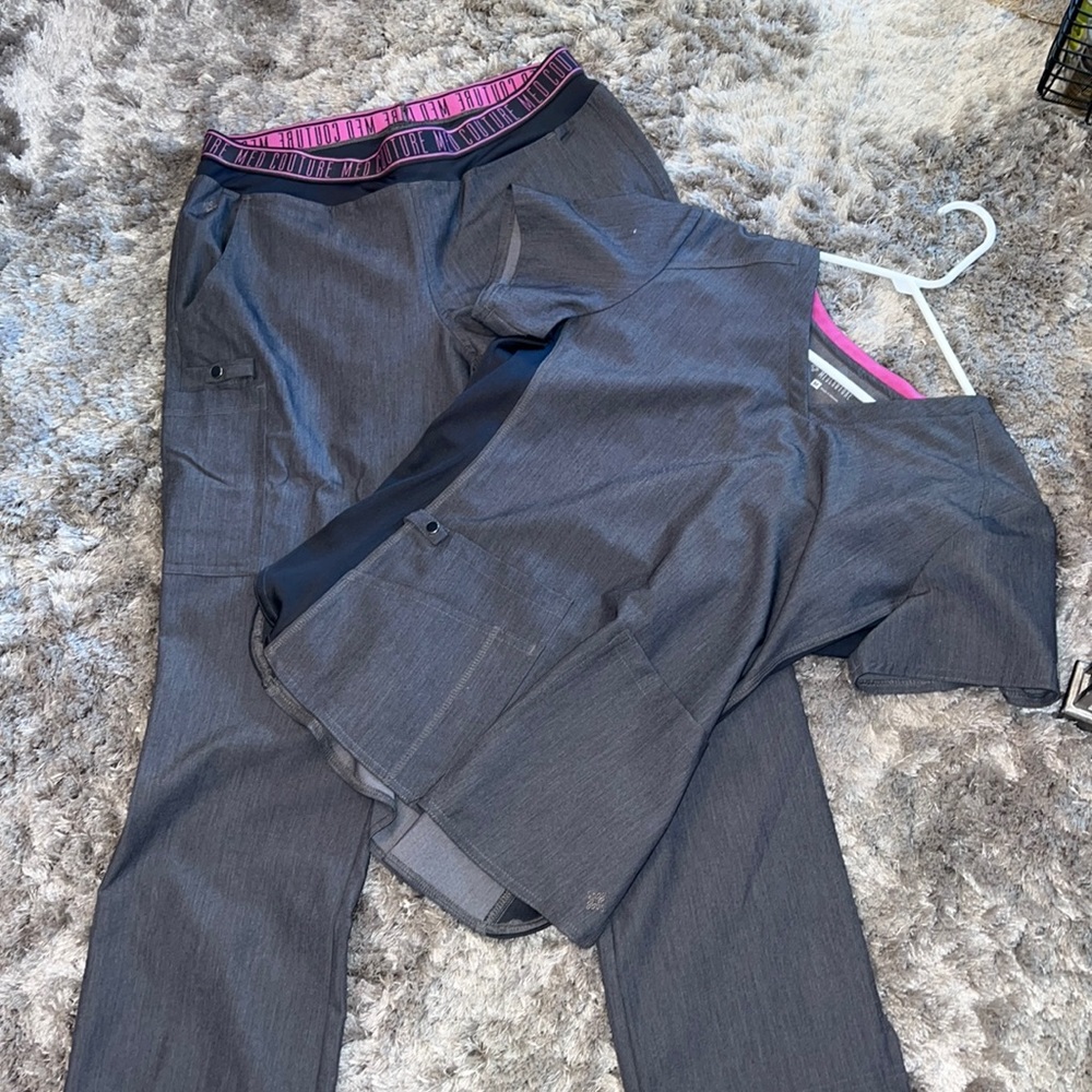 Grey med Couture scrubs